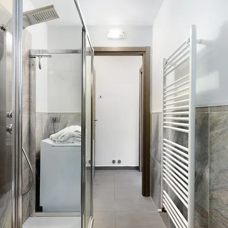 Bilocale Con Spazio Esterno Con Stazione 5'